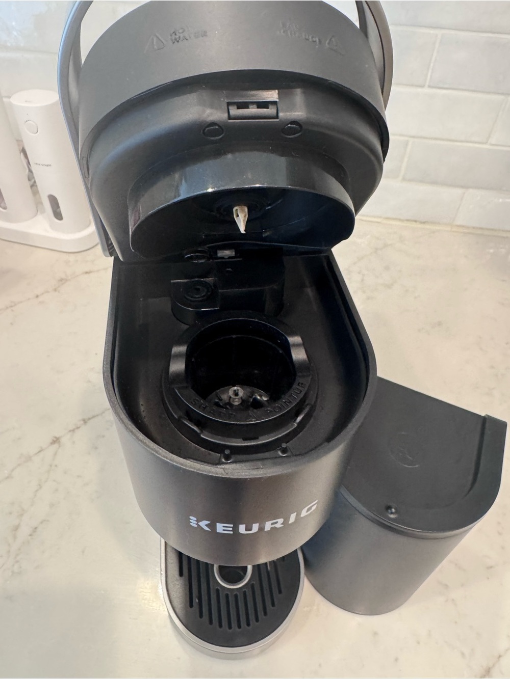 Keurig mini plus Single-Serve Coffee Maker in Black and Silver. - Picture 3 of 5